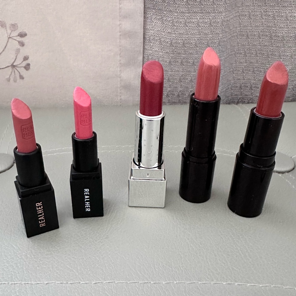 Bundle of lipstick